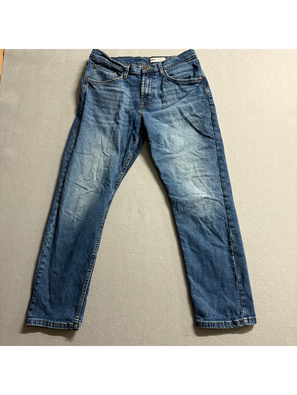 Wrangler Athletic Fit Jeans Mens 31x30 Medium Wash Blue Stretch Denim